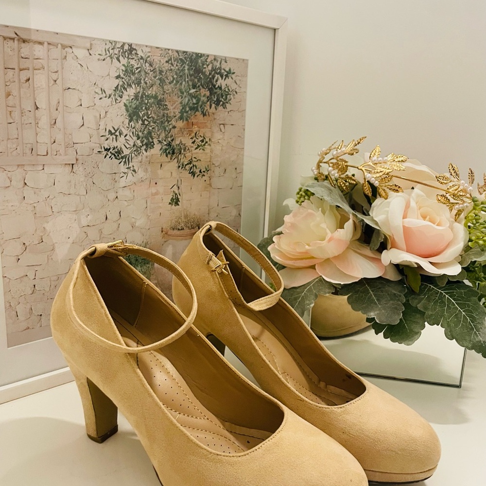 Elegant Tan Women's Heels